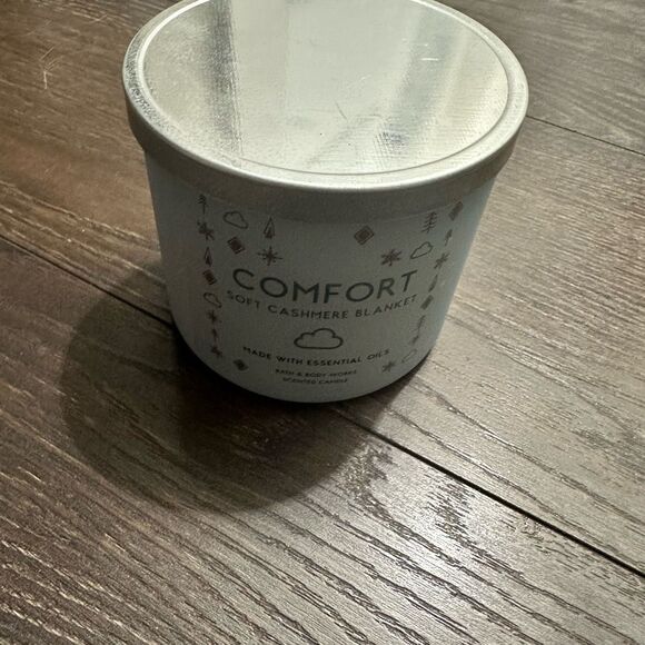 Bath & Body Works Comfort Soft Cashmere Blanket 3 Wick Candle New Hard to Find - Picture 1 of 5